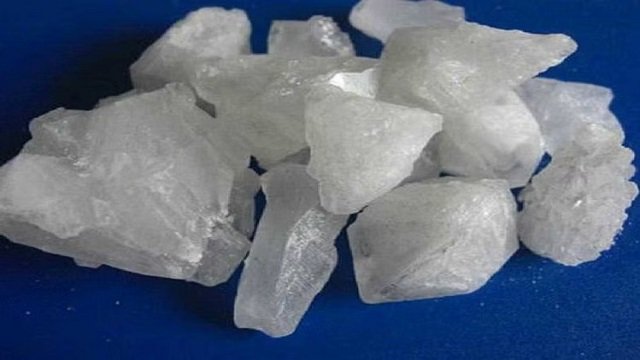 फिटकरी मुंह की दुर्गंध हटाने के साथ अंडर आर्मस का कालापन भी दूर करे,आप भी जाने इसके फायदे