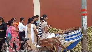 राजभवन के गेट नंबर-13 पर महिला ने जन्मा बच्चा, बच्चे की हुई मौत