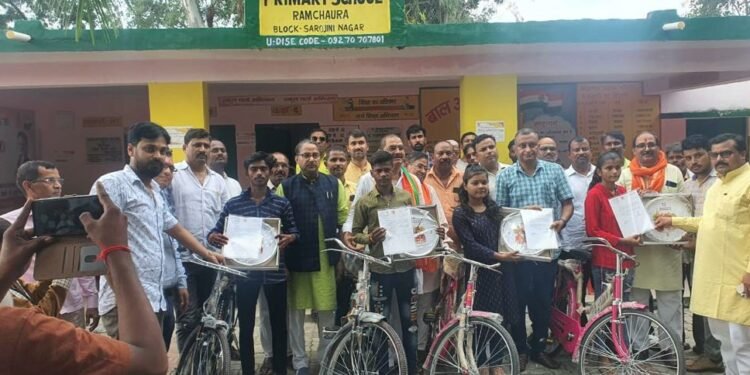 lucknow:आपका विधायक आपके द्वार कार्यक्रम के तहत जनसुनवाई व निशुल्क स्वास्थ्य परीक्षण शिविर आयोजित