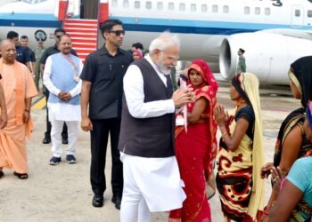 Pm Modi reached kashi