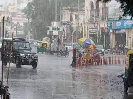 लखनऊ सहित उत्तर प्रदेश के कई जिलों में हुई तेज बारिश