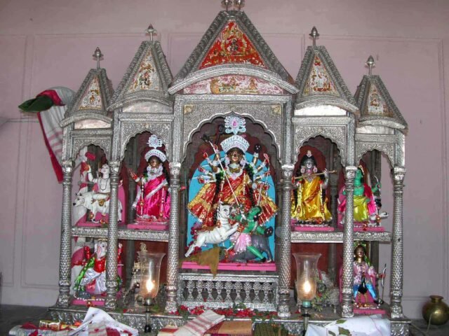 Ancient Durga Pooja: काशी में सर्वाधिक पुरानी है बंगाली ड्योढ़ी की दुर्गा पूजा, फ्रांस निर्मित चांदी के सिंहासन पर विराजती हैं मां दुर्गा Ancient Durga Pooja