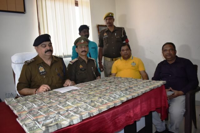 Money Found: कैंट स्टेशन से जीआरपी ने पचास लाख रुपये किया बरामद, मचा हड़कंप Money Found