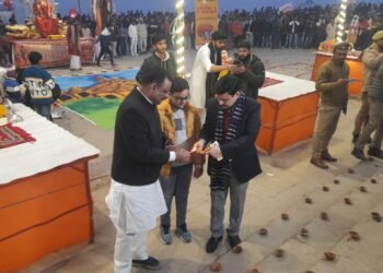 Varanasi Ghat: 11 हजार दीप जलाकर किया रामलला का स्वागत, जगमग हुए काशी के घाट