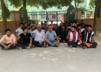 MGKVP Student Protest: काशी विद्यापीठ परिसर में छात्रों का धरना, मेस संचालक लाखों लेकर फरार