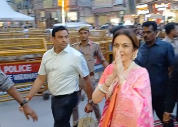 नीता अंबानी ने श्री काशी विश्वनाथ का किया दर्शन पूजन, बेटे अनंत अंबानी व बहू राधिका के लिए मांगा आशीर्वाद