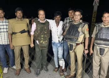 Varanasi: वाराणसी में पुलिस और बदमाशों की मुठभेड़, एक को लगी गोली, घायल समेत दो गिरफ्तार
