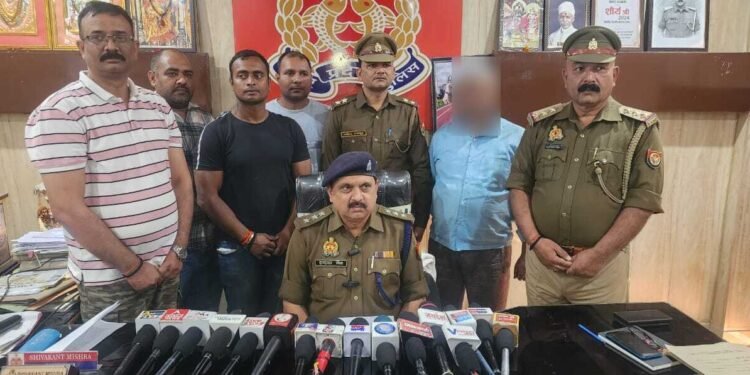 Varanasi: यूपी STF ने वाराणसी में करोड़ का गांजा पकड़ा, तस्कर भी गिरफ्तार, प्रति कुंतल सप्लाई के लिए मिलते थे 1.25 लाख