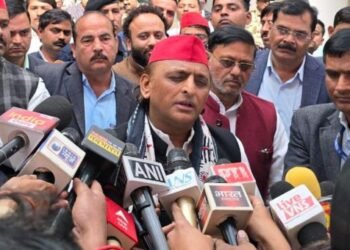 akhilesh in varanasi