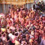 Varanasi: रंगभरी एकादशी पर काशी विश्वनाथ धाम में भी मनाई गई होली, बाबा के भक्तों ने उड़ाए रंग और गुलाल Varanasi