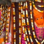 Varanasi: 11000 रुद्राक्ष दानों से अक्षयवट हनुमान हुआ भव्य श्रृंगार, उमड़ा आस्था का सैलाब, दर्शन कर भक्त हुए निहाल varanasi