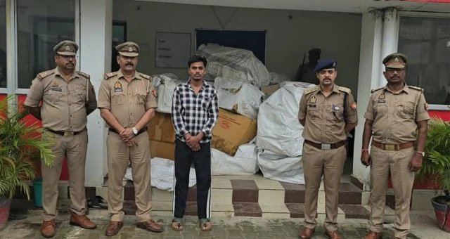 Mau: कोतवाली पुलिस की बड़ी कार्रवाई, 10.78 लाख के पटाख़ों के साथ एक गिरफ्तार